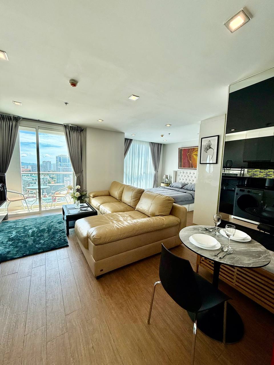 Аренда студии с видом на море