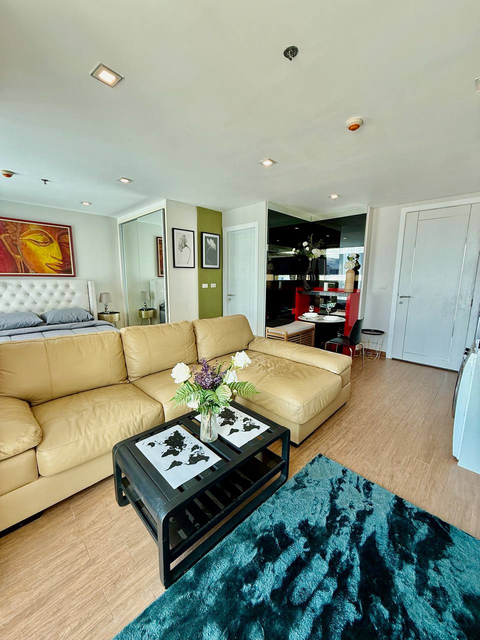 Аренда студии с видом на море