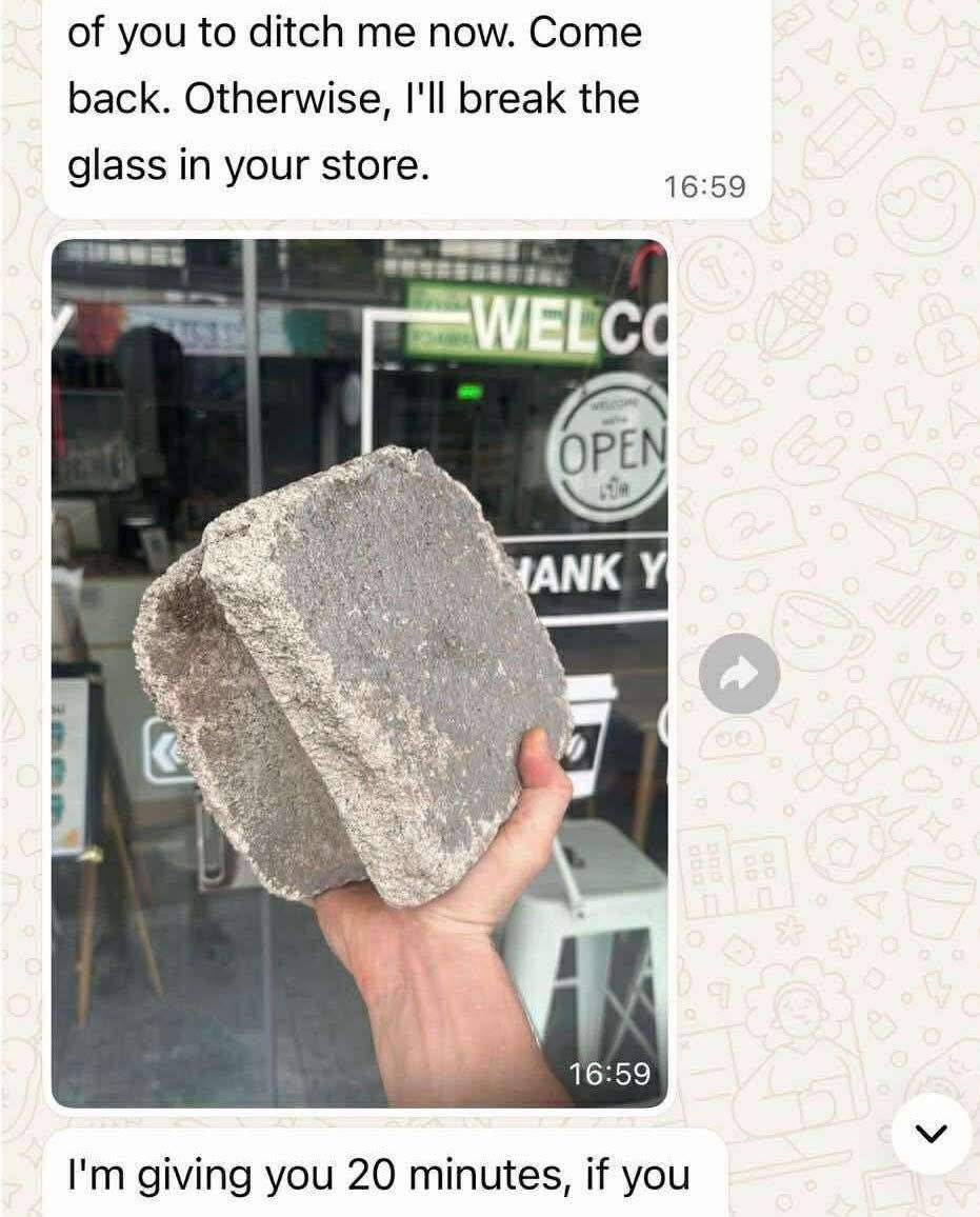 Турист преследует тайскую девушку