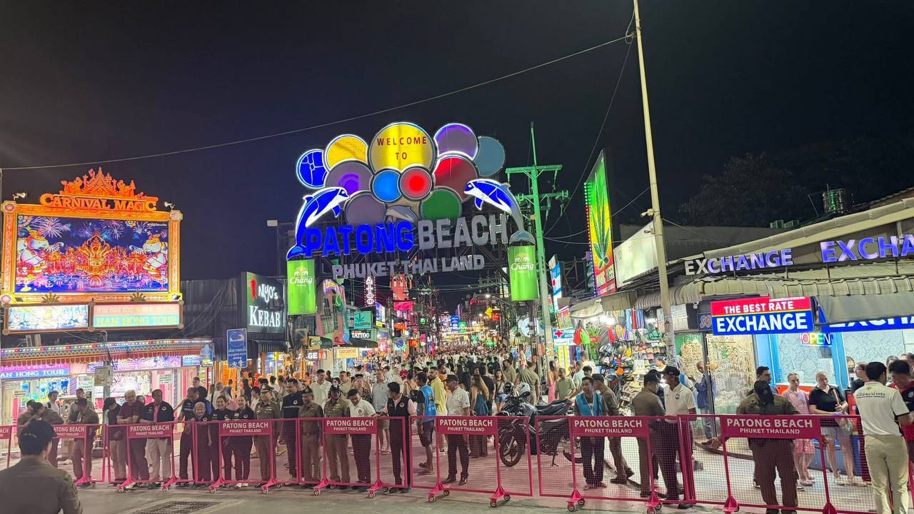 Новые ограждения на Бангла-Роуд