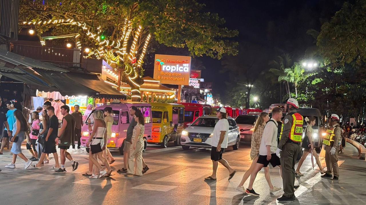 Новые ограждения на Бангла-Роуд