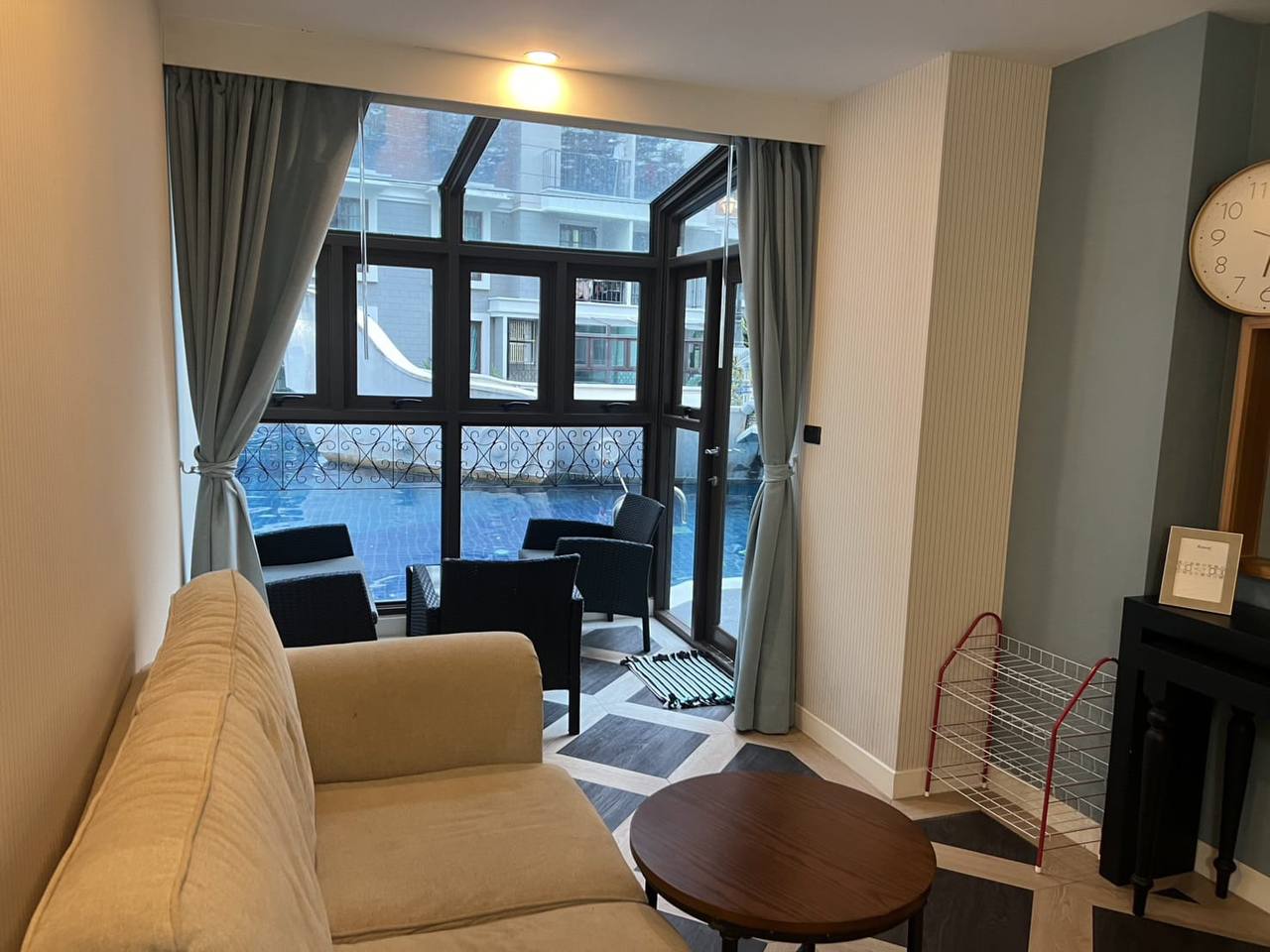 Аренда квартиры с выходом к бассейну