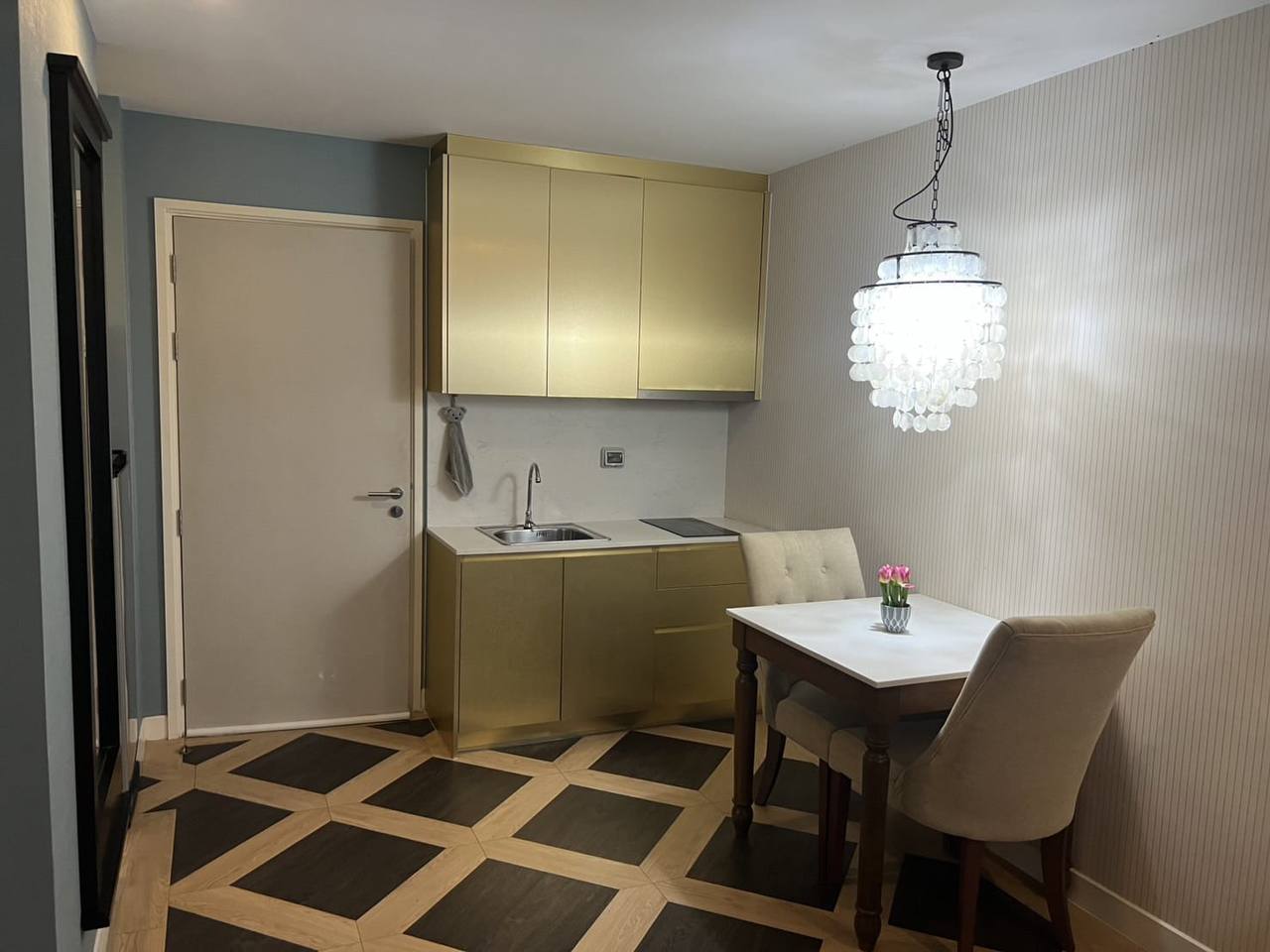 Аренда квартиры с выходом к бассейну