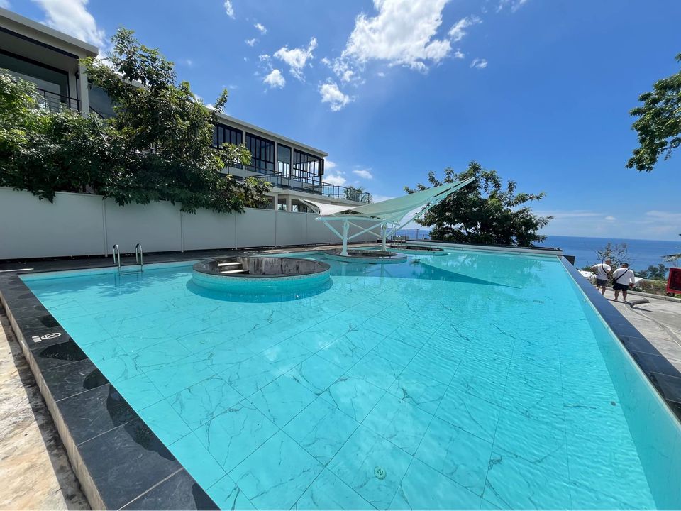 Современная студия с видом на море