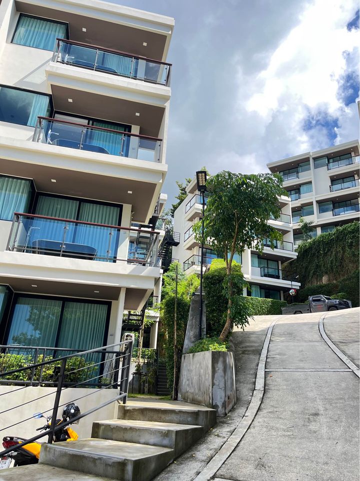 Современная студия с видом на море