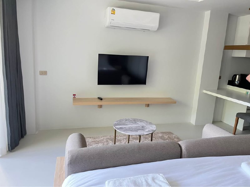 Современная студия с видом на море