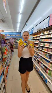 Жёлтые ценники и скидки в магазине