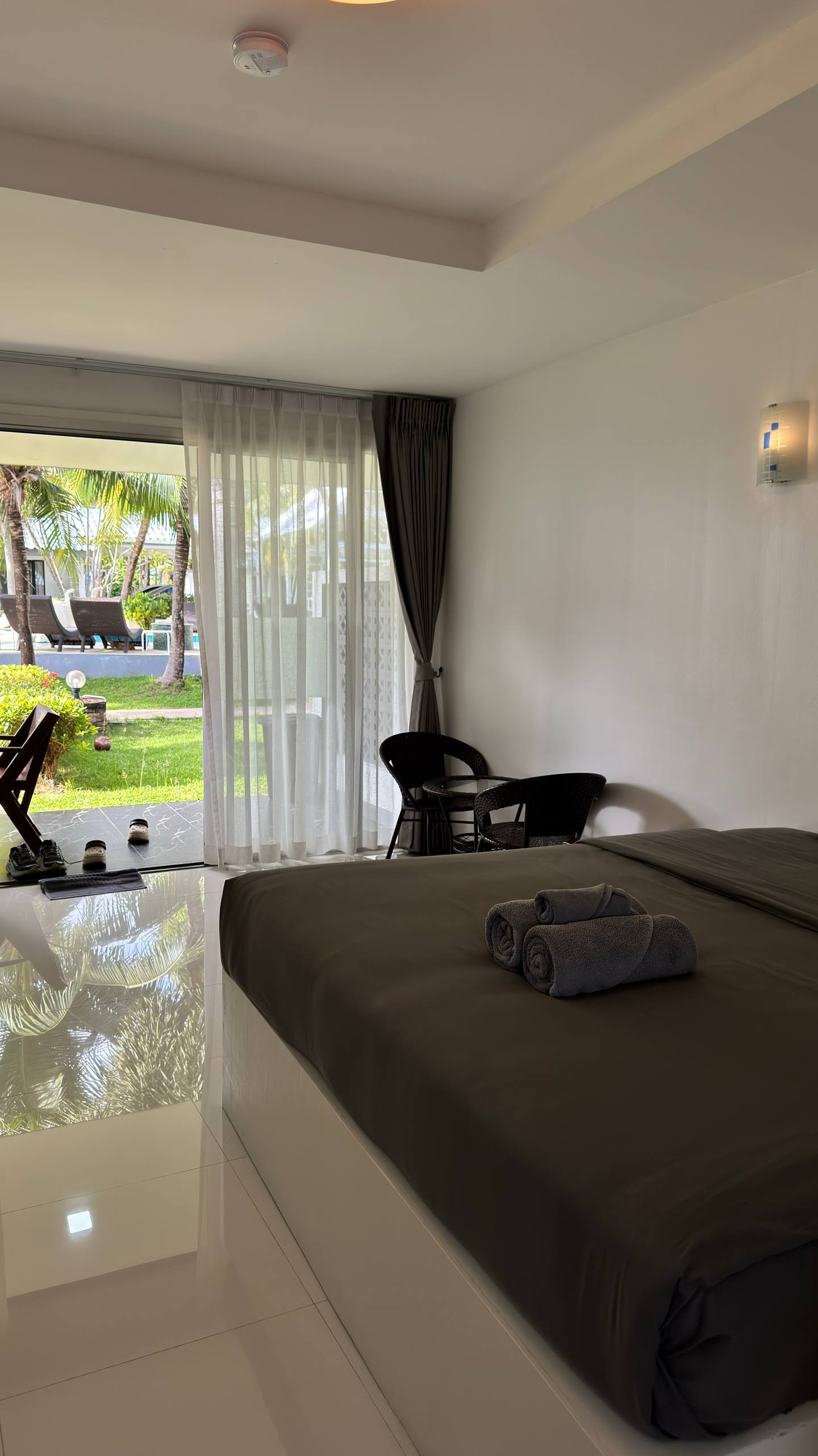 Аренда апартаментов у моря с бассейном