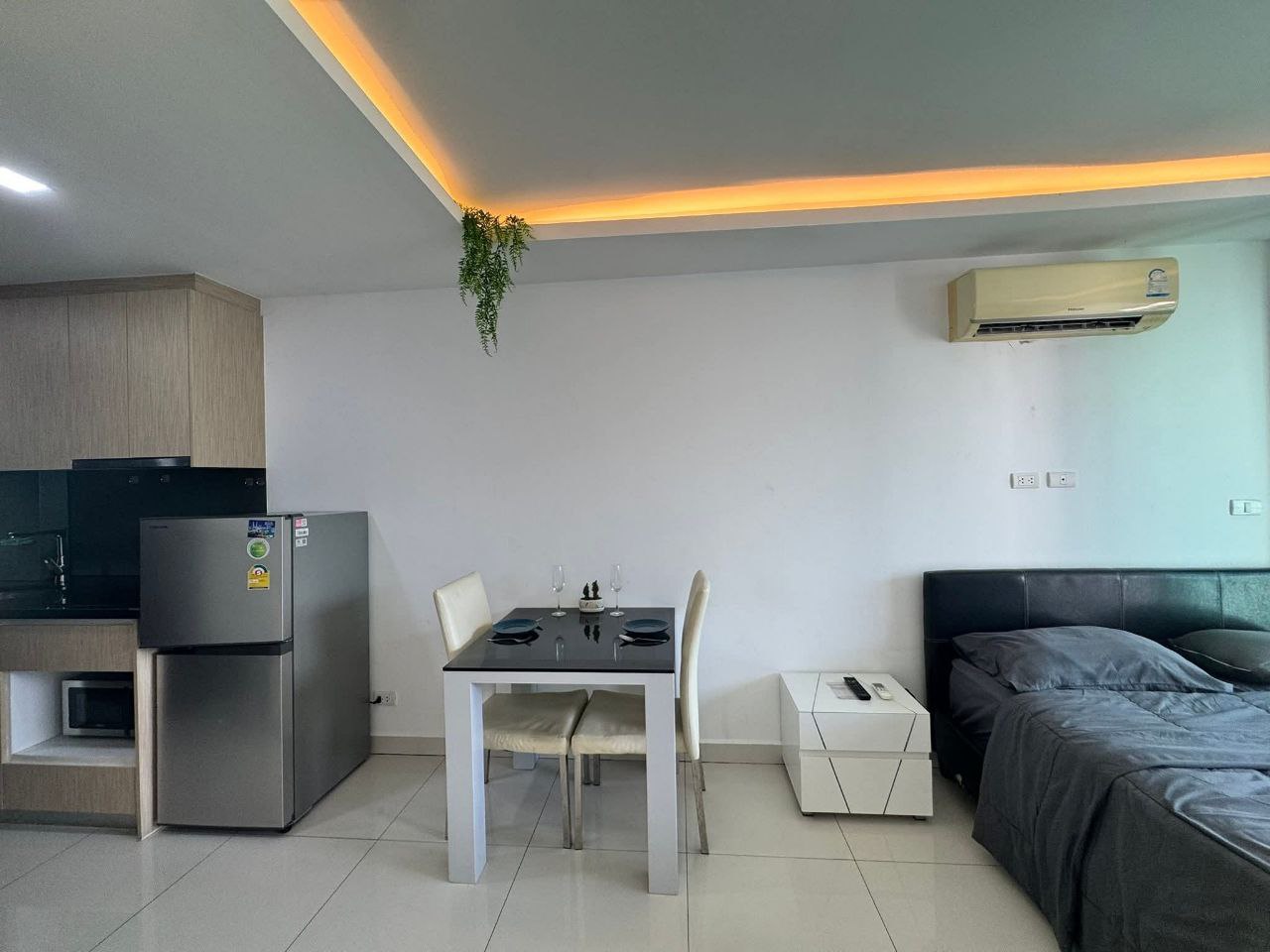 Продажа студии с видом на бассейн