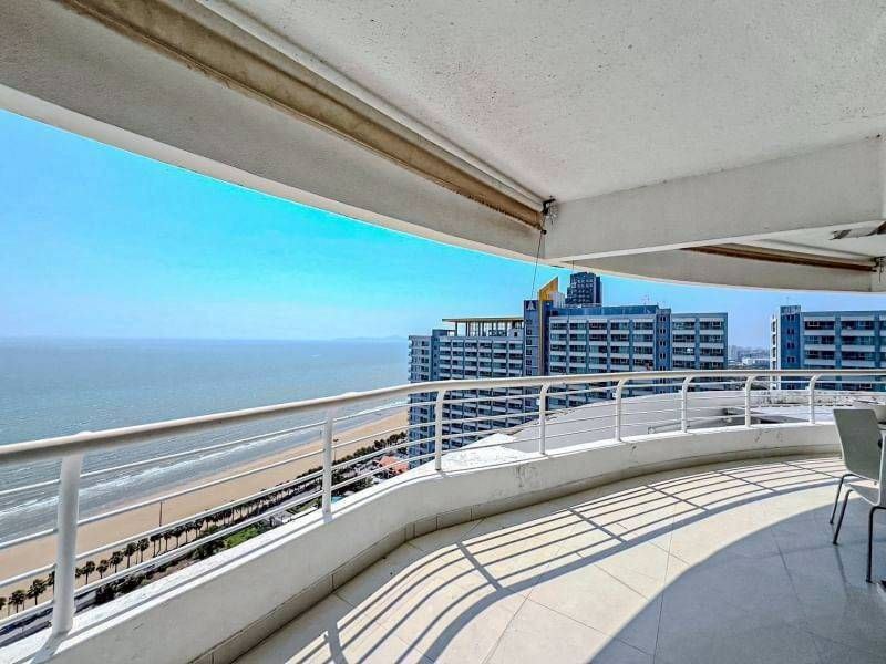 Роскошная квартира на 30-м этаже с видом на море