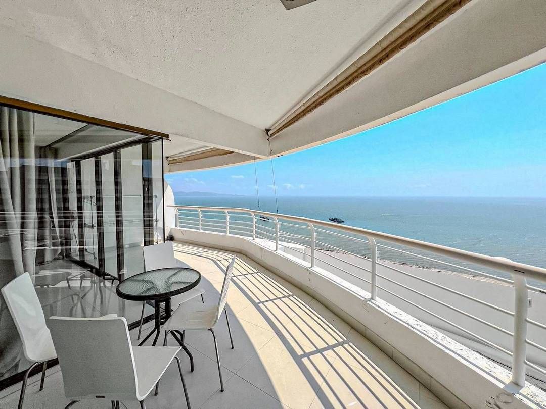 Роскошная квартира на 30-м этаже с видом на море