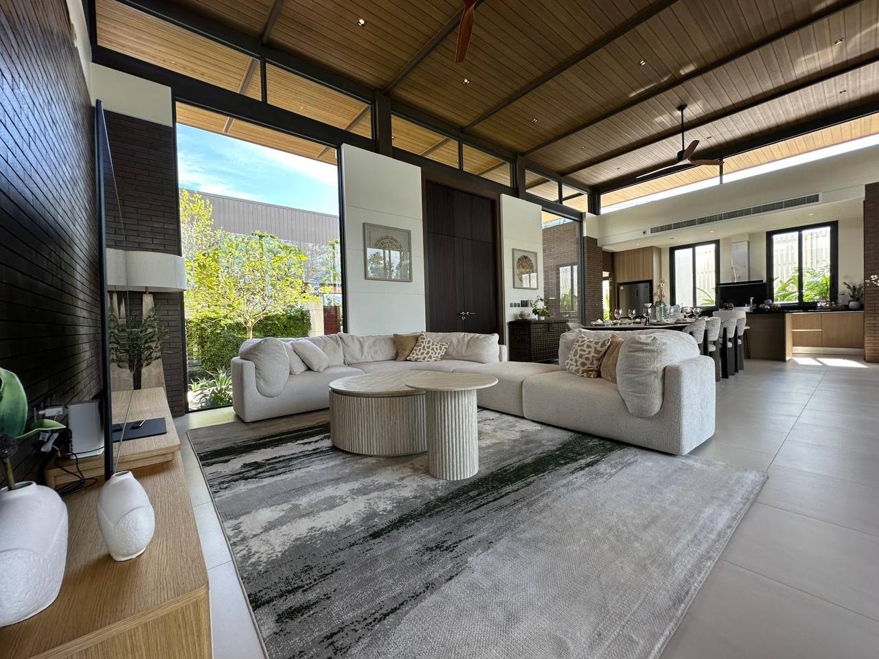 Роскошная вилла с 4 спальнями