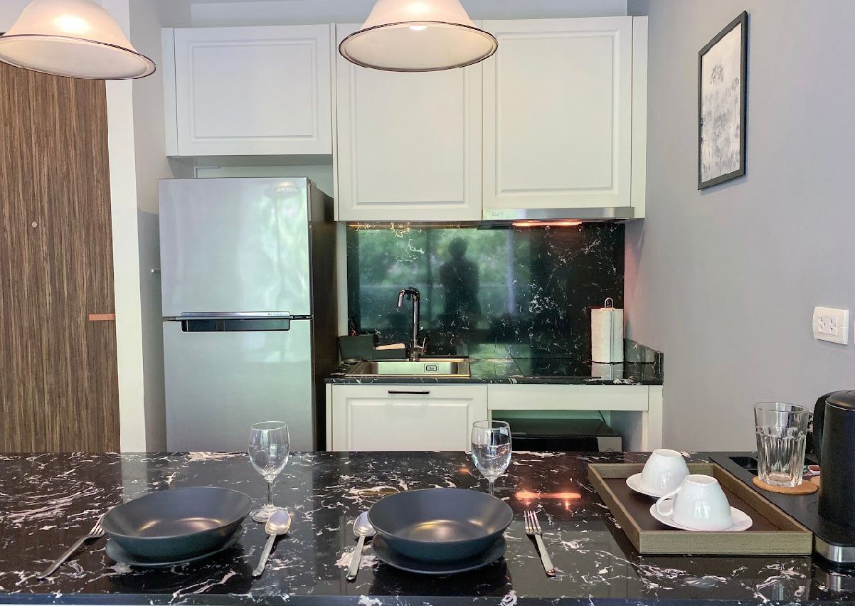 Стильная квартира с видом на бассейн