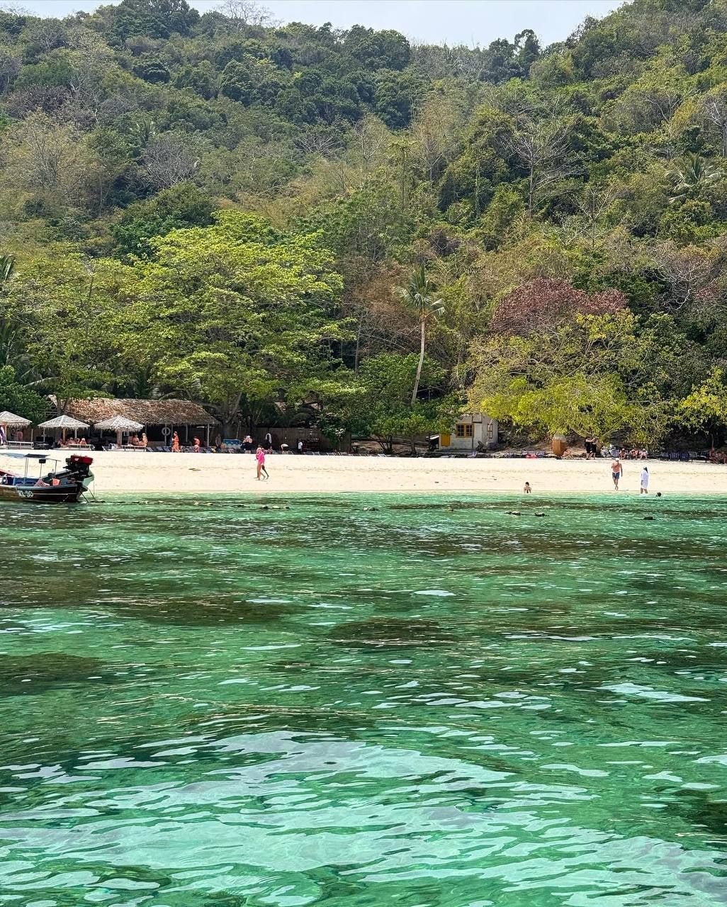 Пляж Банана Бич на острове