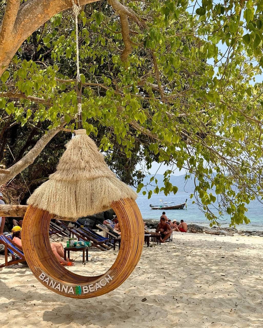 Пляж Банана Бич на острове