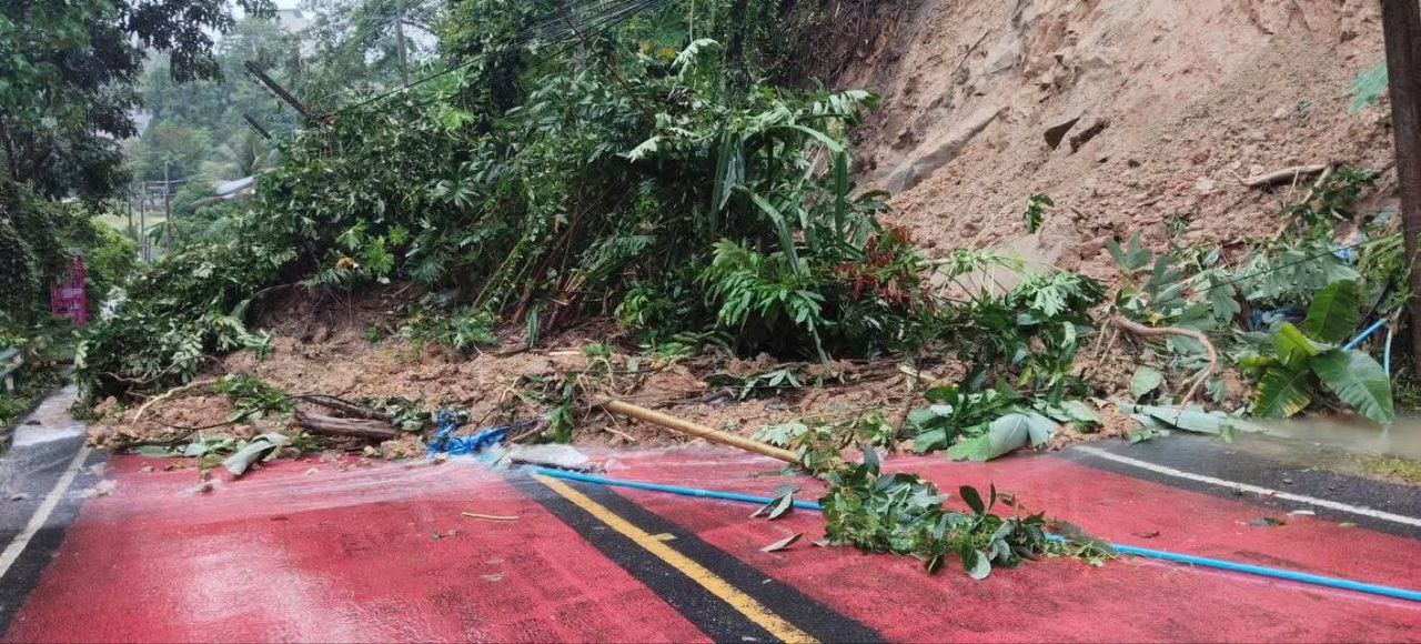 Дорога перекрыта из-за оползня