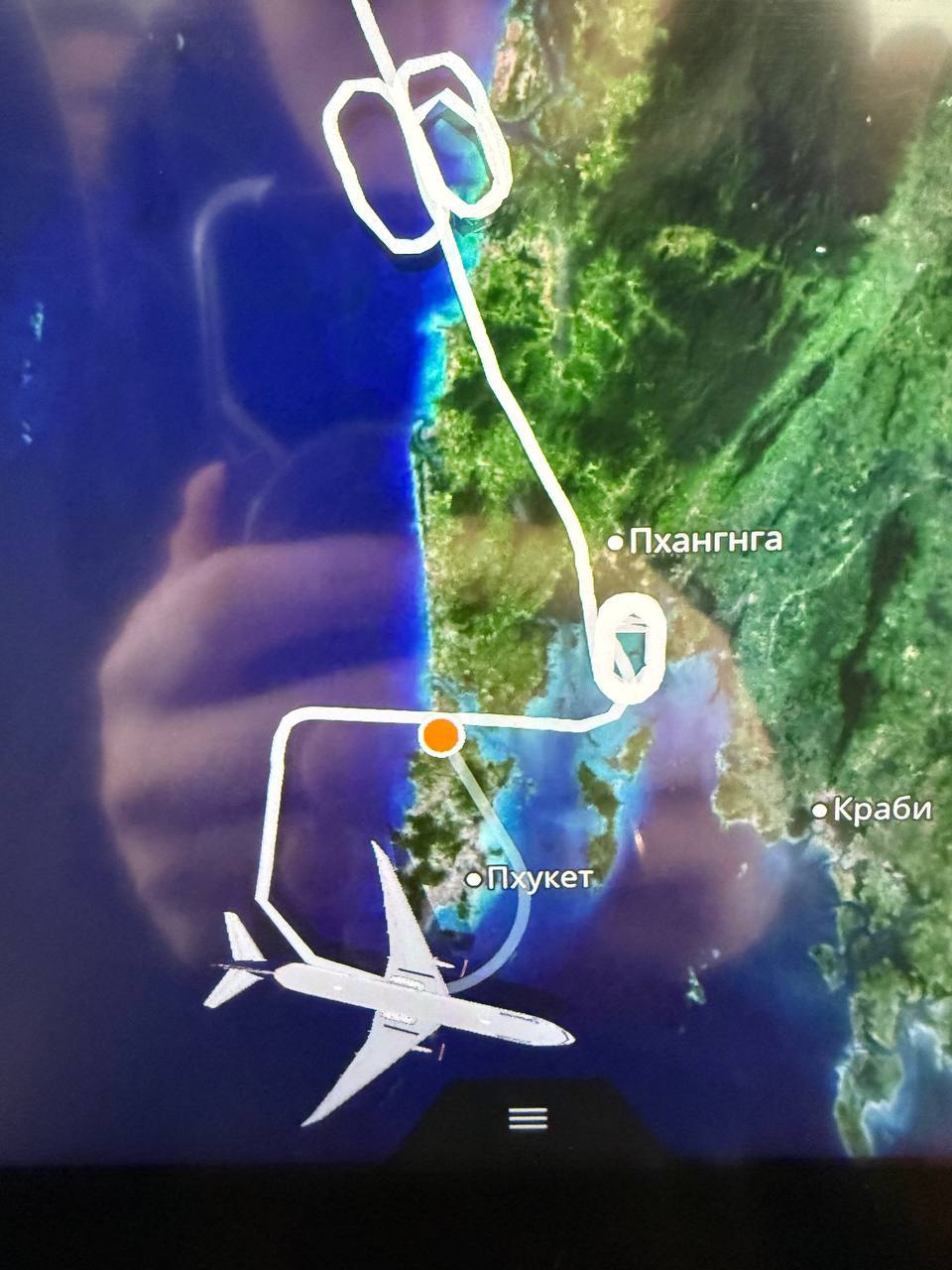 Шторм на Пхукете, самолёт ушёл в Бангкок