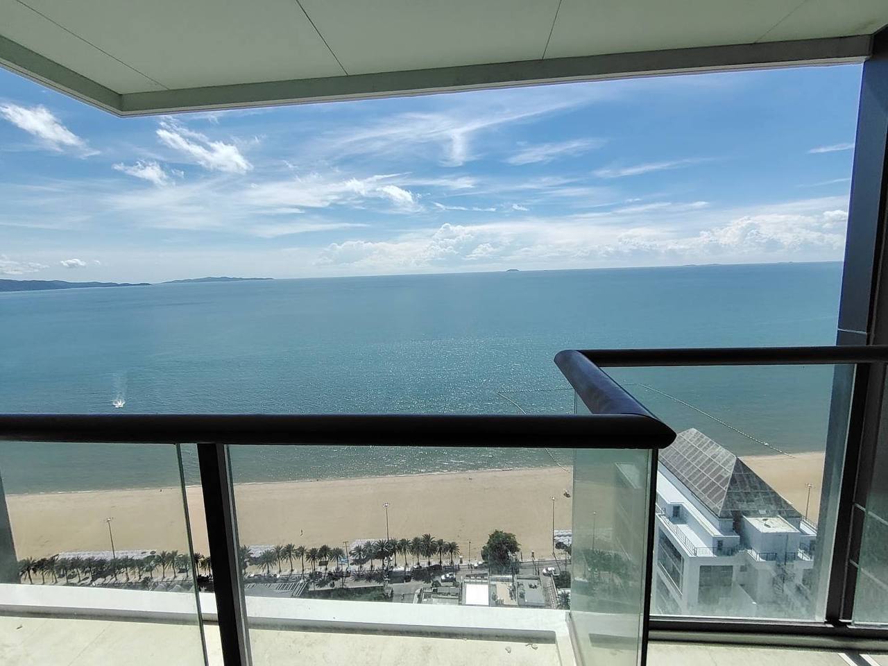 Аренда премиального кондо на первой линии