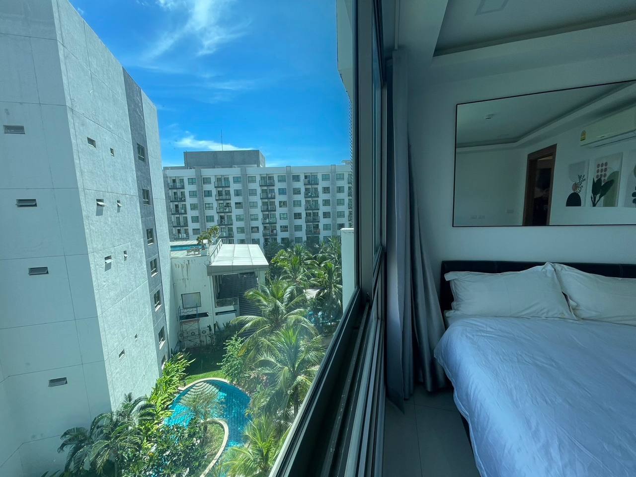 Сдача квартиры помесячно с видом на бассейн