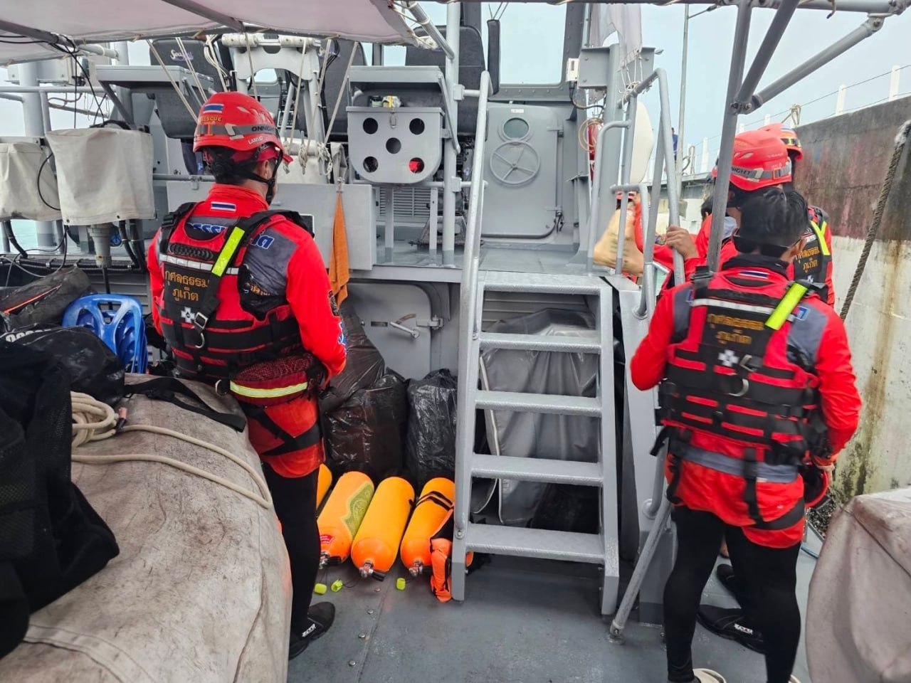 Спасение дайверов во время шторма