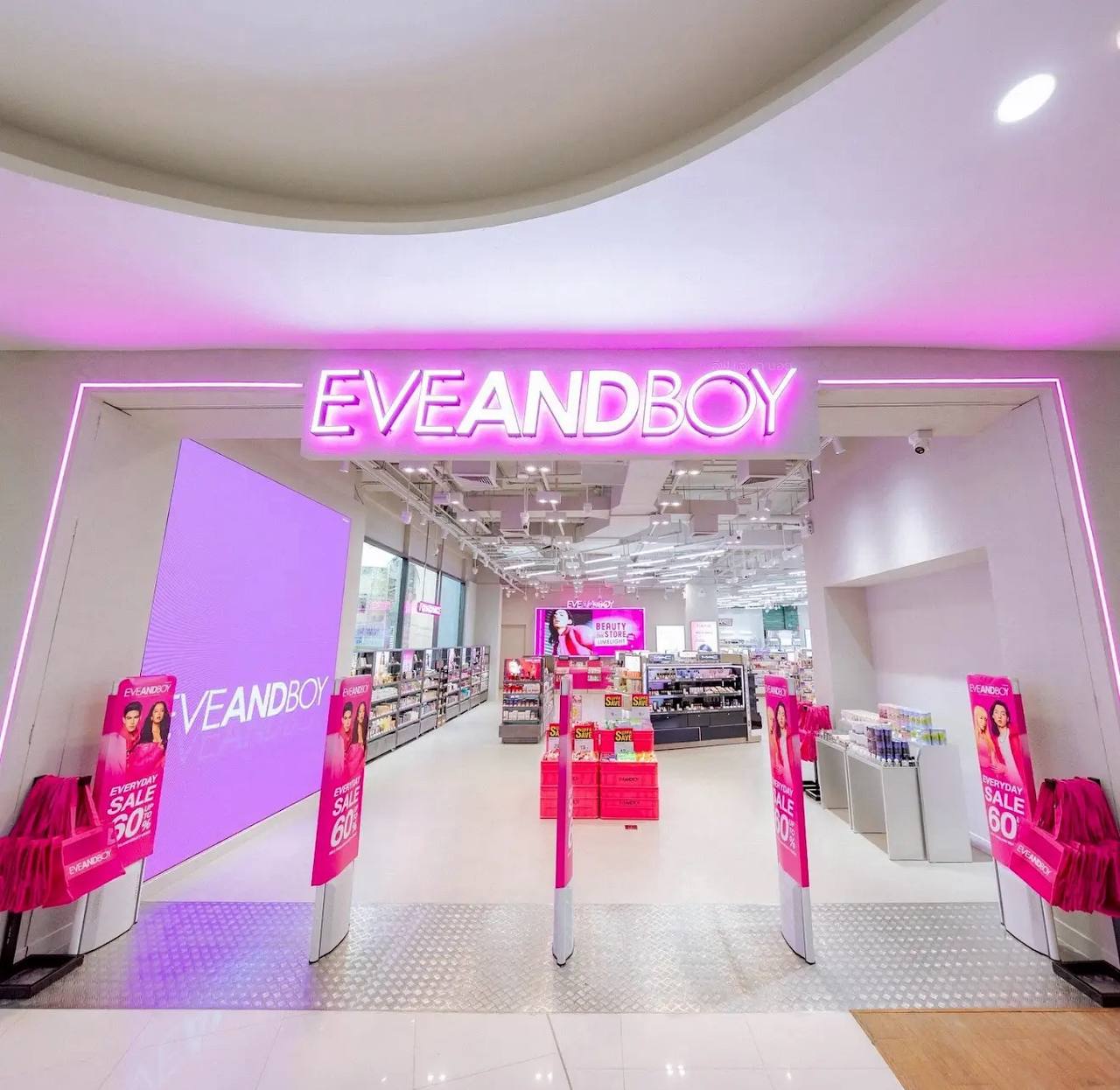 Большой магазин косметики в Пхукет-Тауне