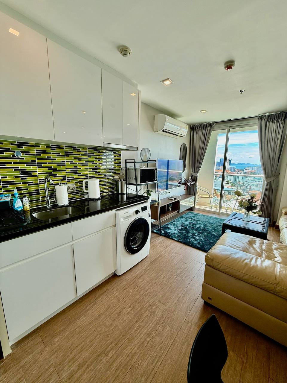 Аренда студии с видом на море