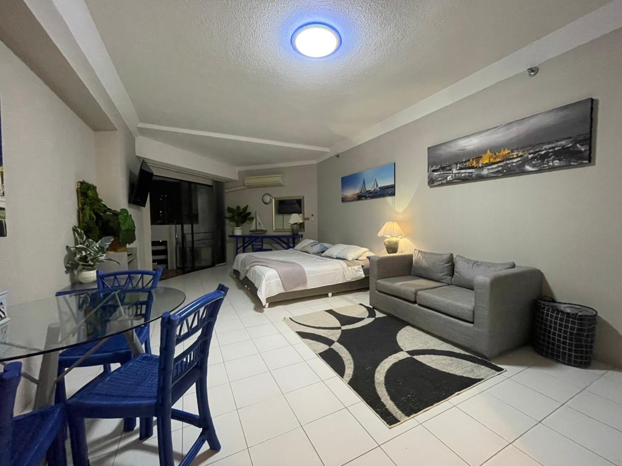 Просторная студия с видом на море