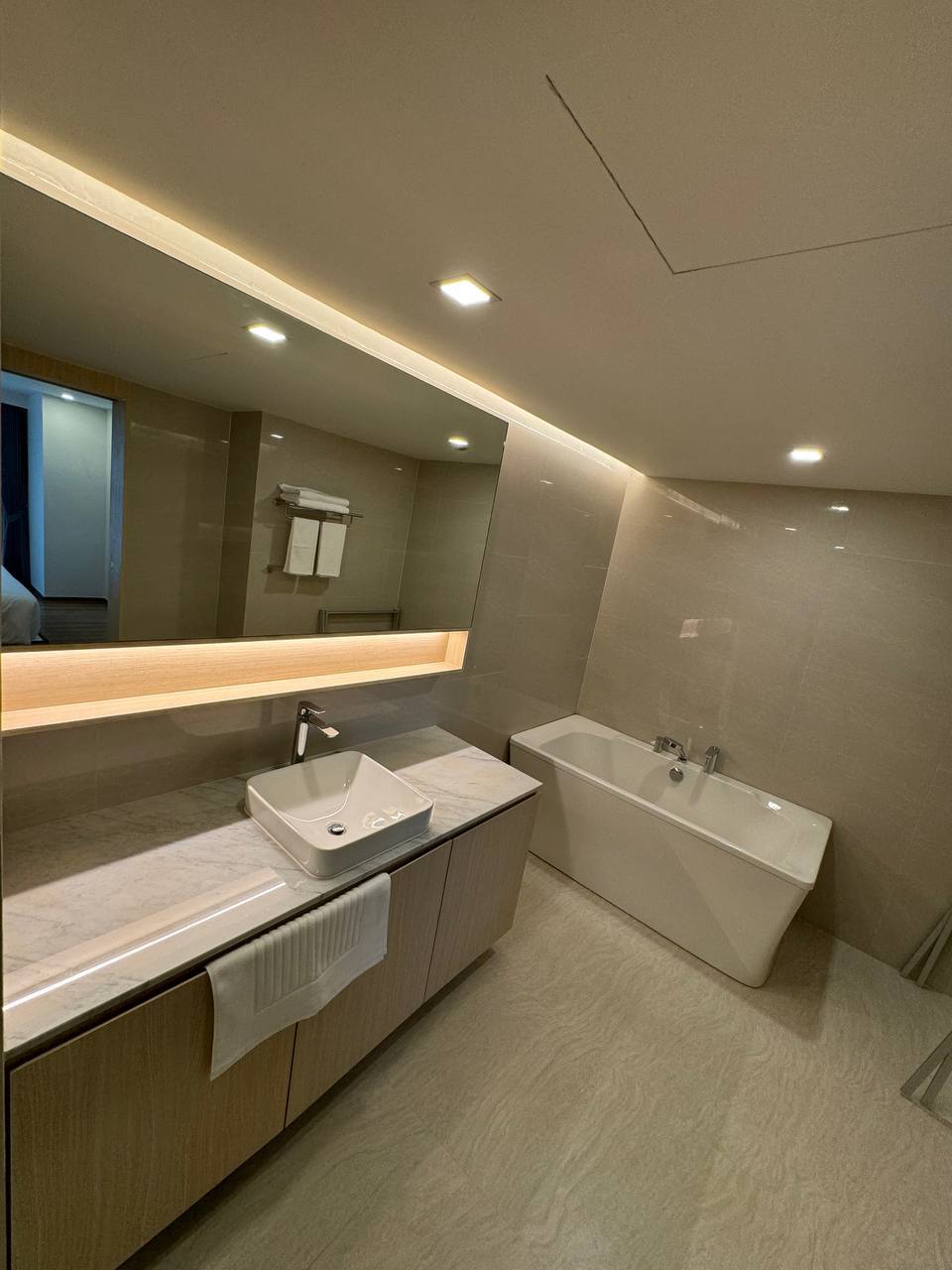 Стильная двухуровневая квартира в новом отеле