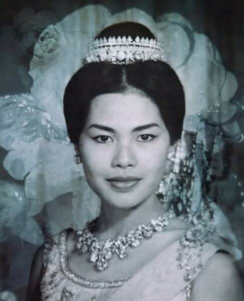 Кончина королевы-матери Сирикит