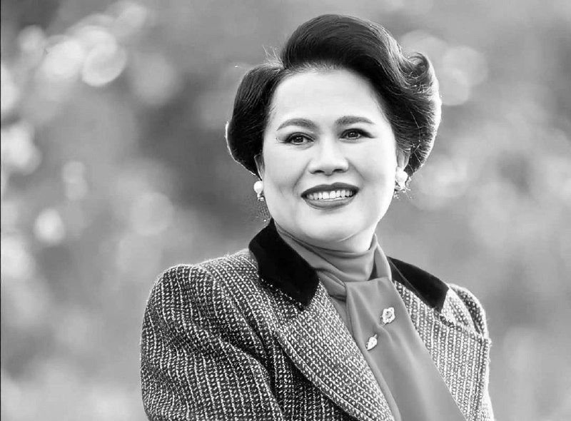 Таиланд скорбит: ушла из жизни королева-мать Сирикит