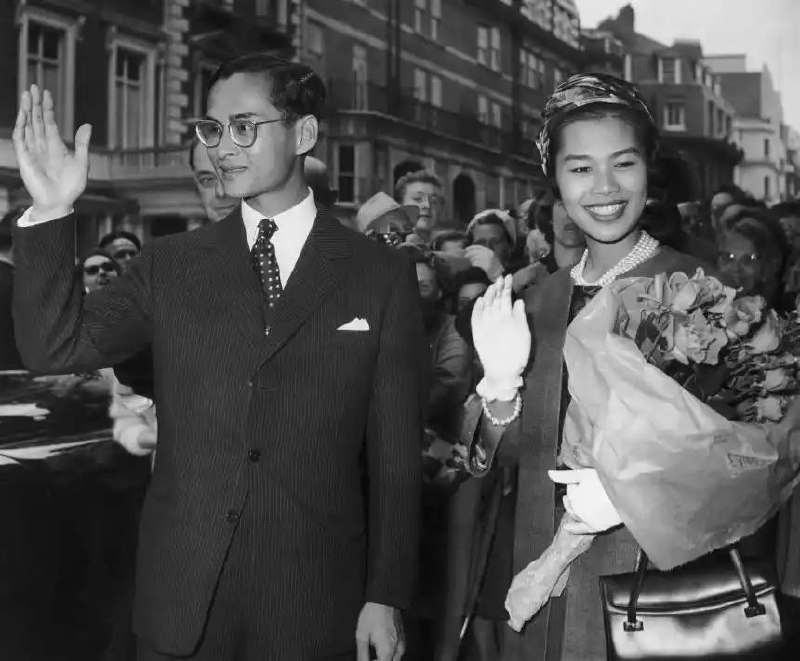 Годовой траур в Таиланде