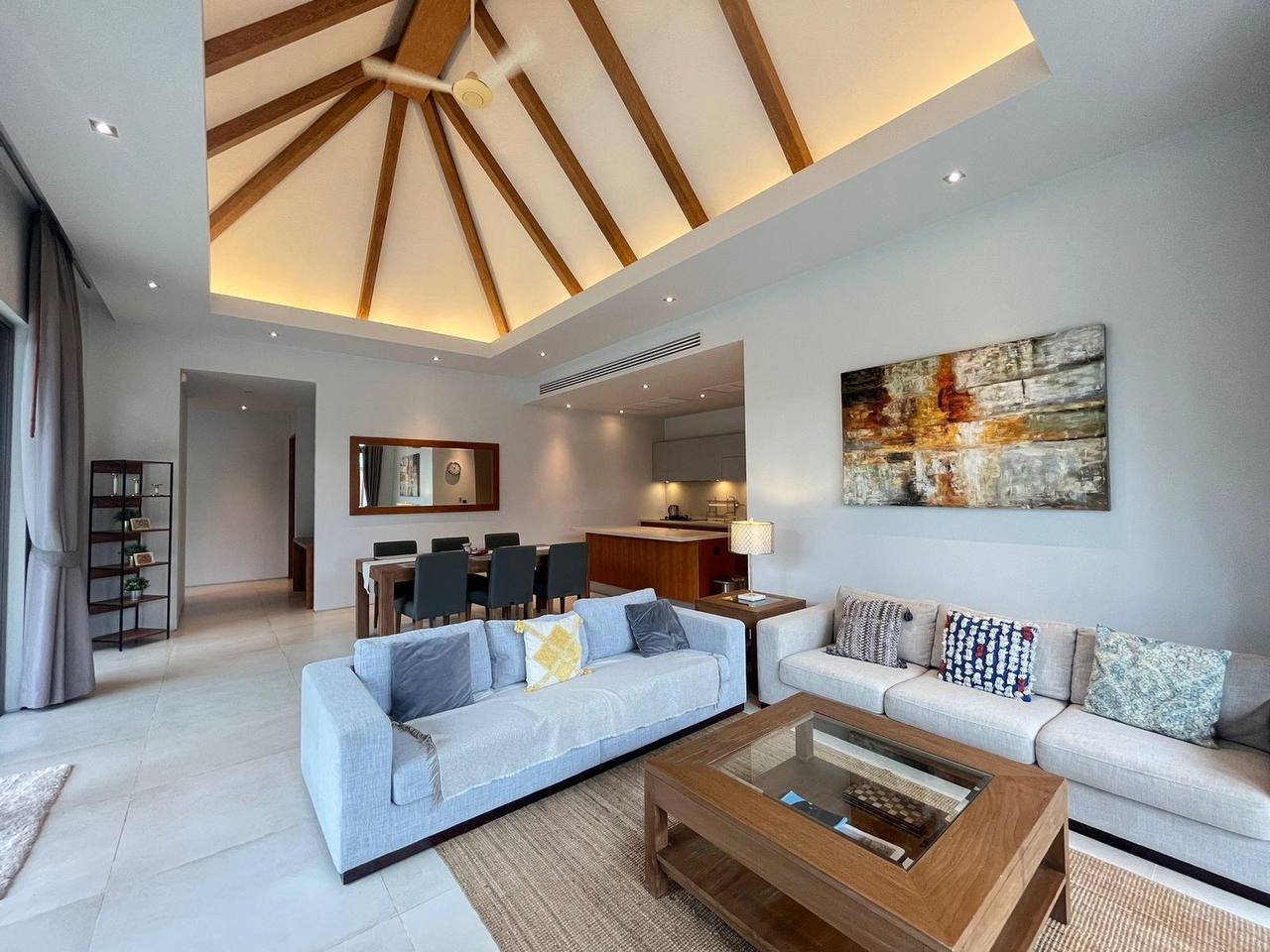 Аренда виллы с бассейном и садом