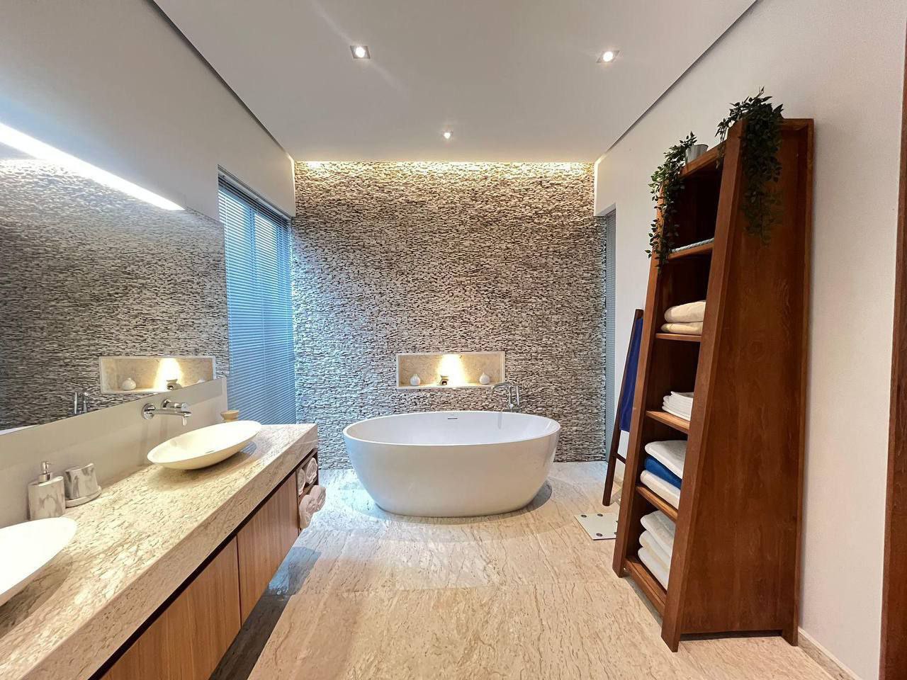 Аренда виллы с бассейном и садом