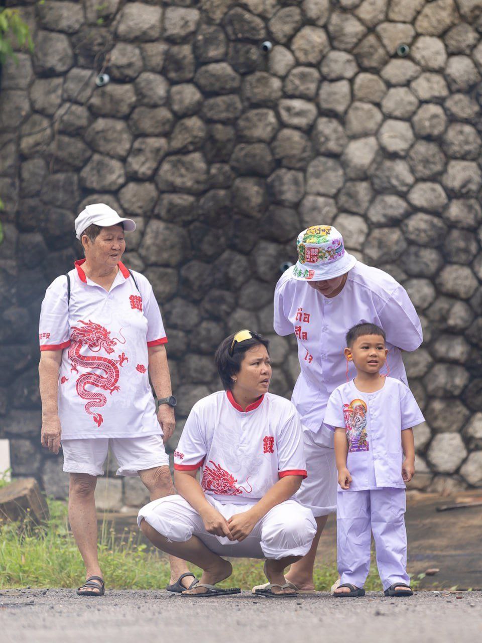 Пробки из-за процессии в Чалонге 28 октября