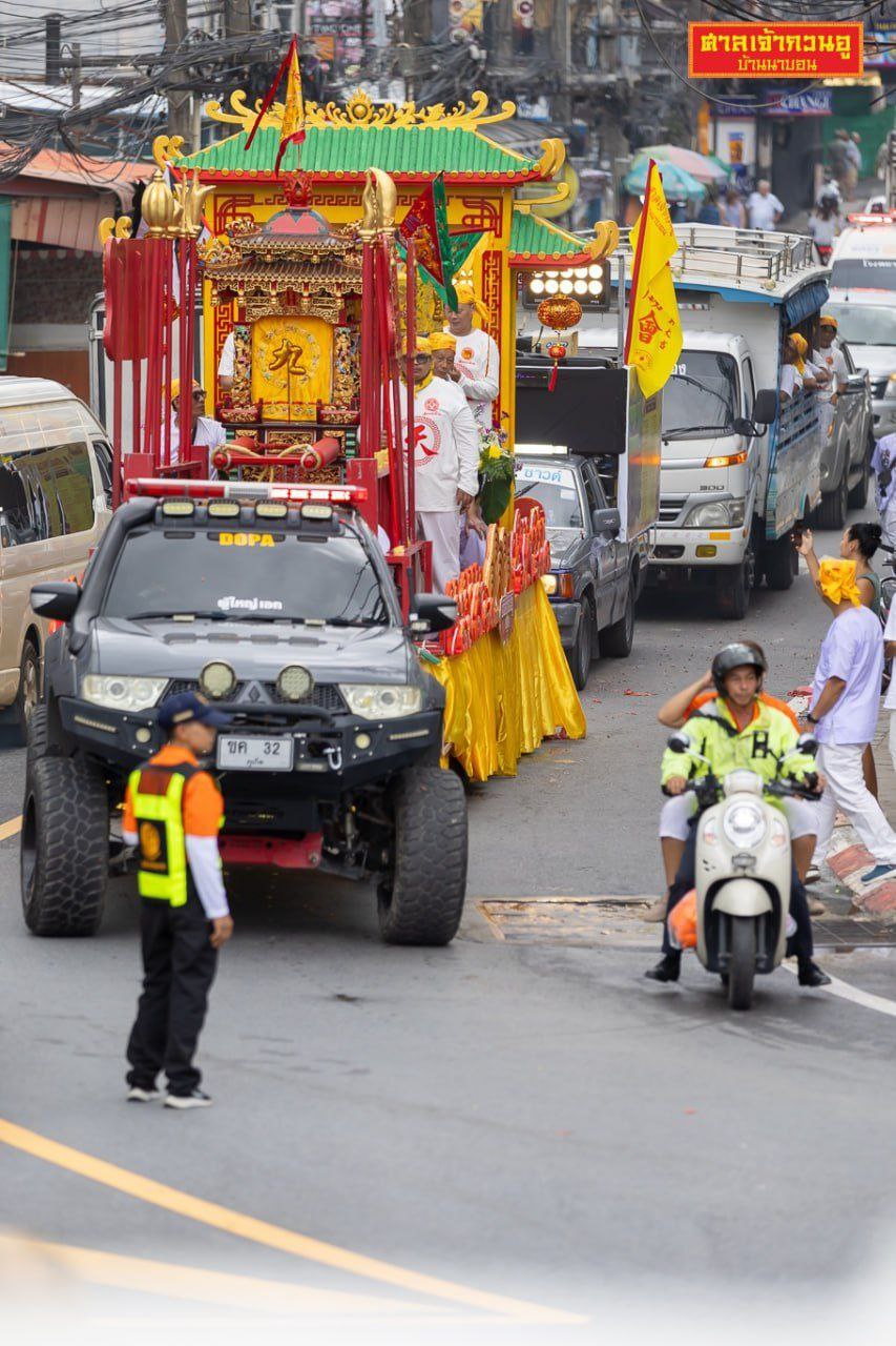 Пробки из-за процессии в Чалонге 28 октября