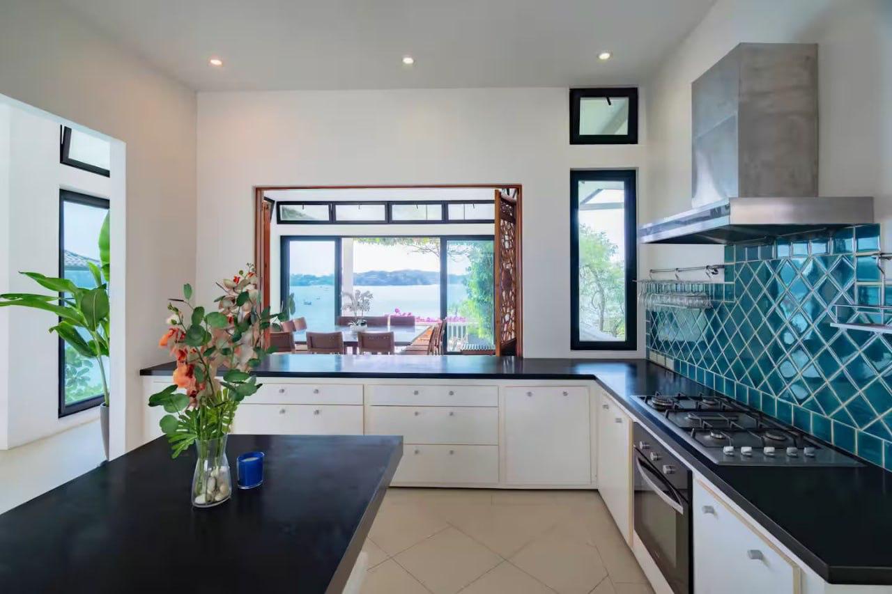 Аренда виллы на пляже с бассейном