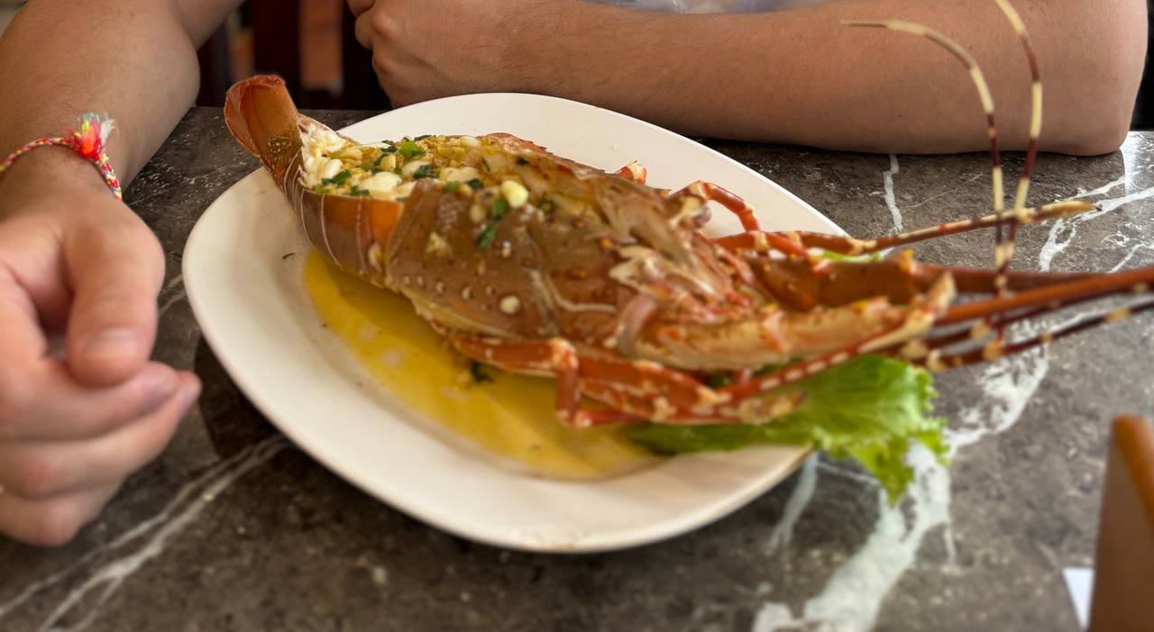 Покупка морепродуктов на рынке