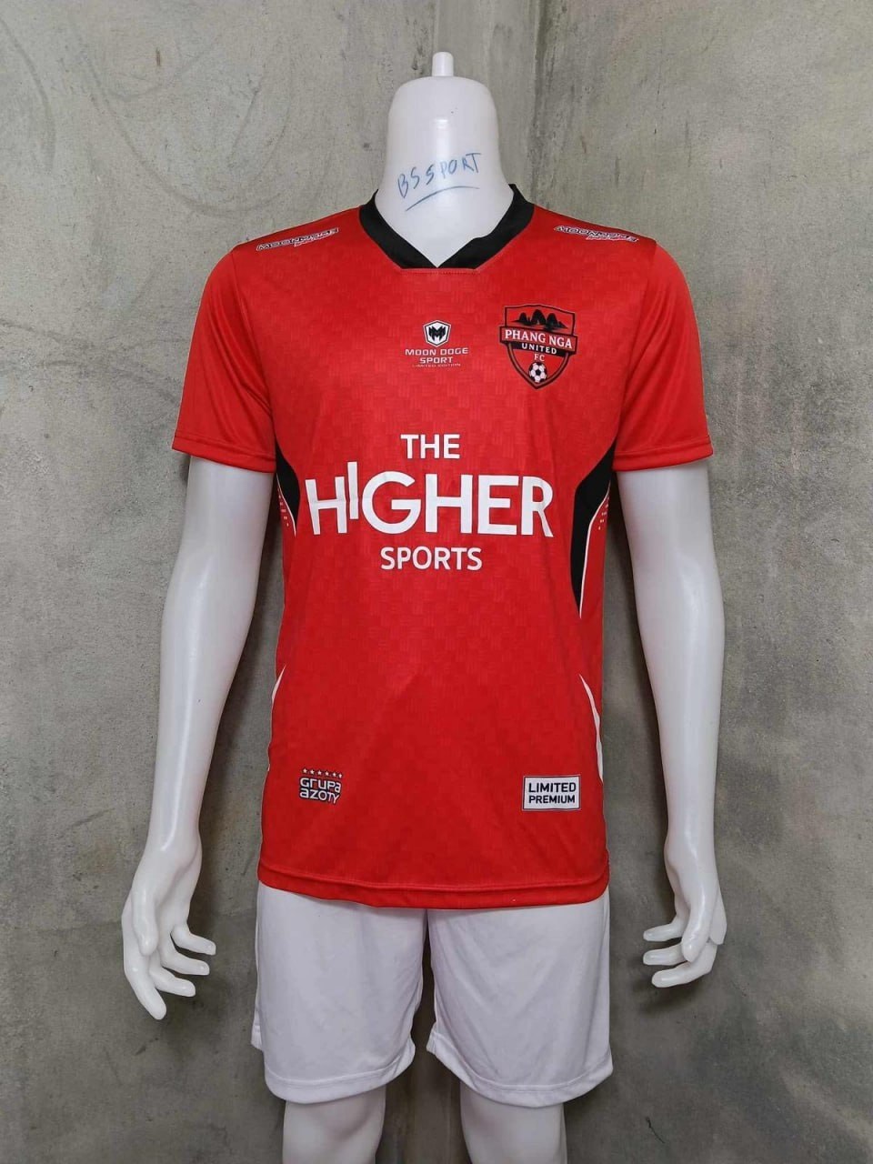 Новый футбольный клуб в Пханг-Нга