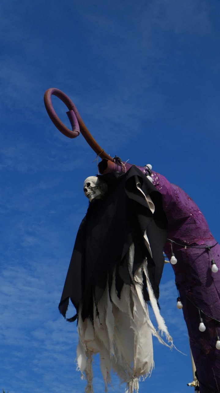 Хеллоуинские декорации в Патонге