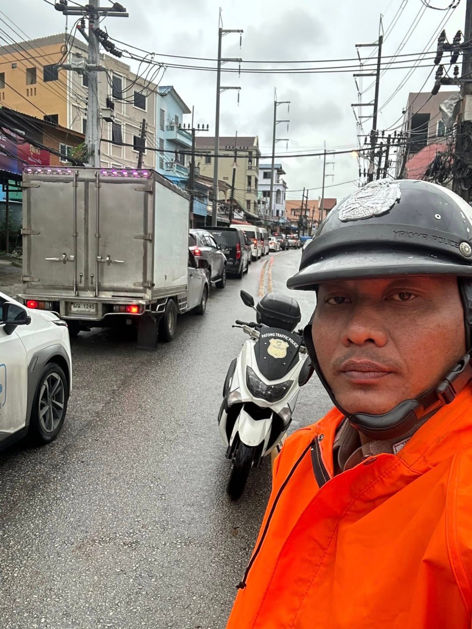 Пробки в Патонге из-за плохой погоды