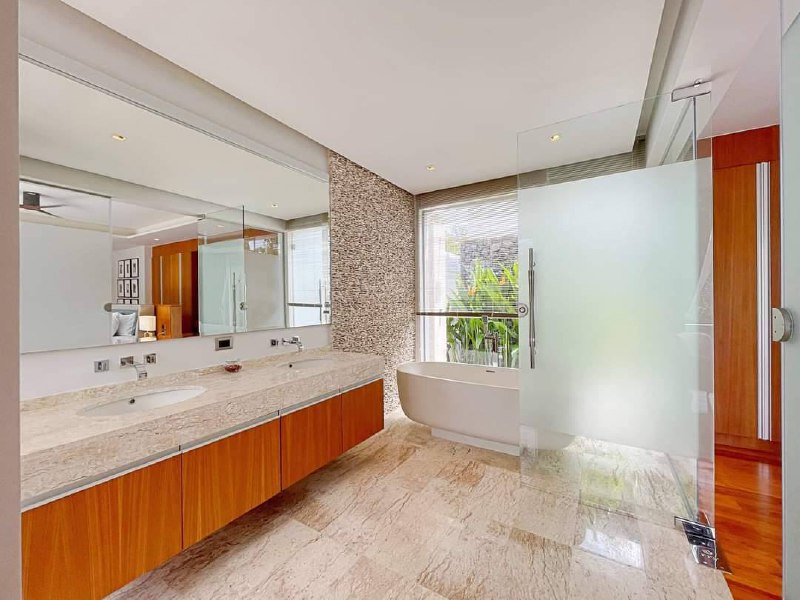 Сдача просторной виллы у пляжа