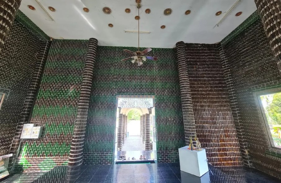 Чудо Таиланда: Храм из бутылок