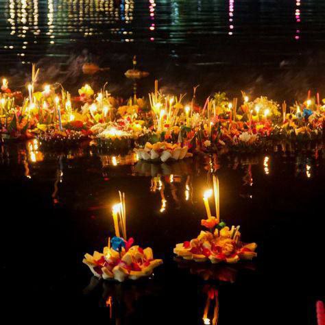 Фестивали Лой Кратонг и Йи Пэнг в Таиланде