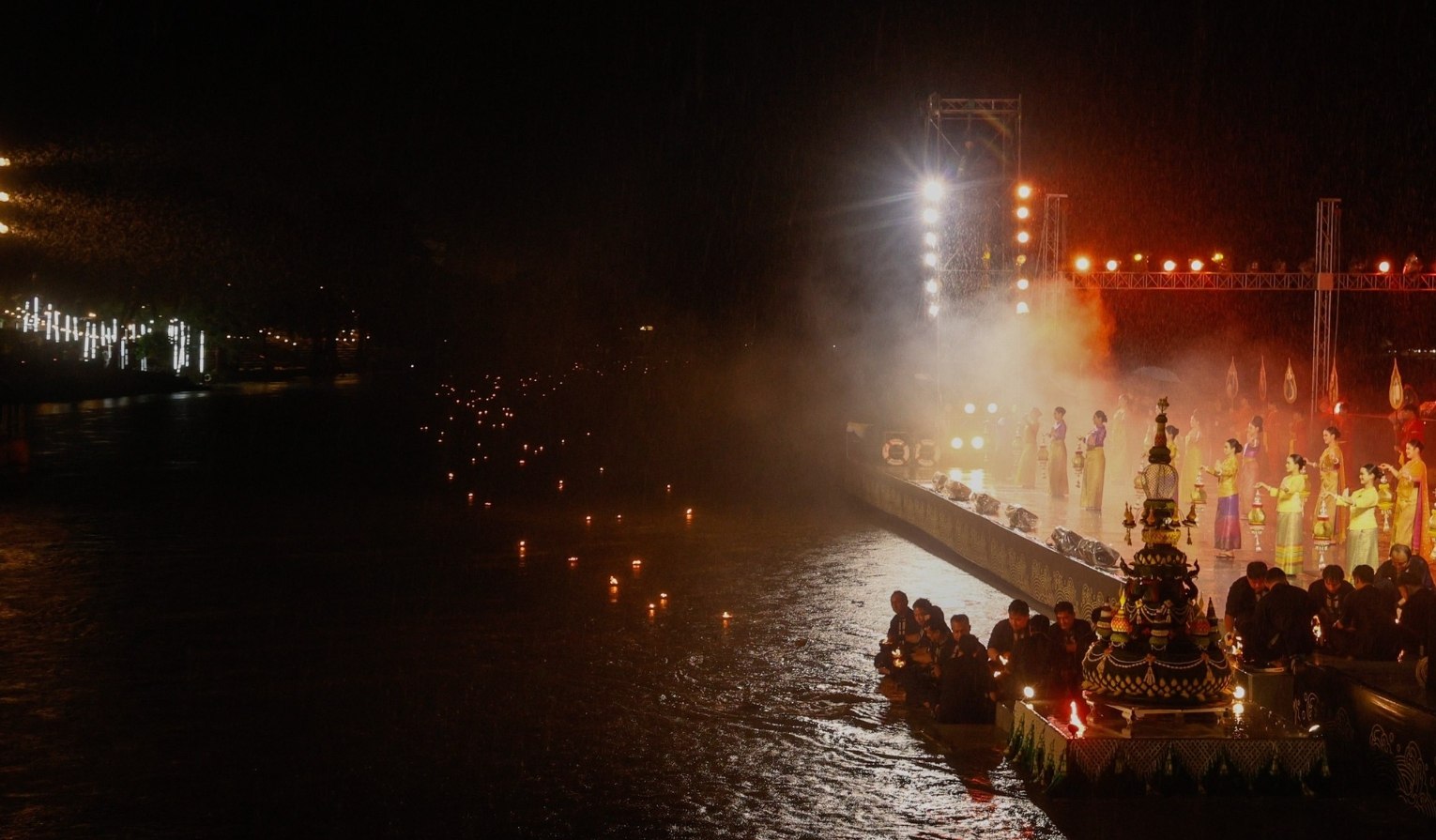 Фестиваль Лой Кратонг в Таке