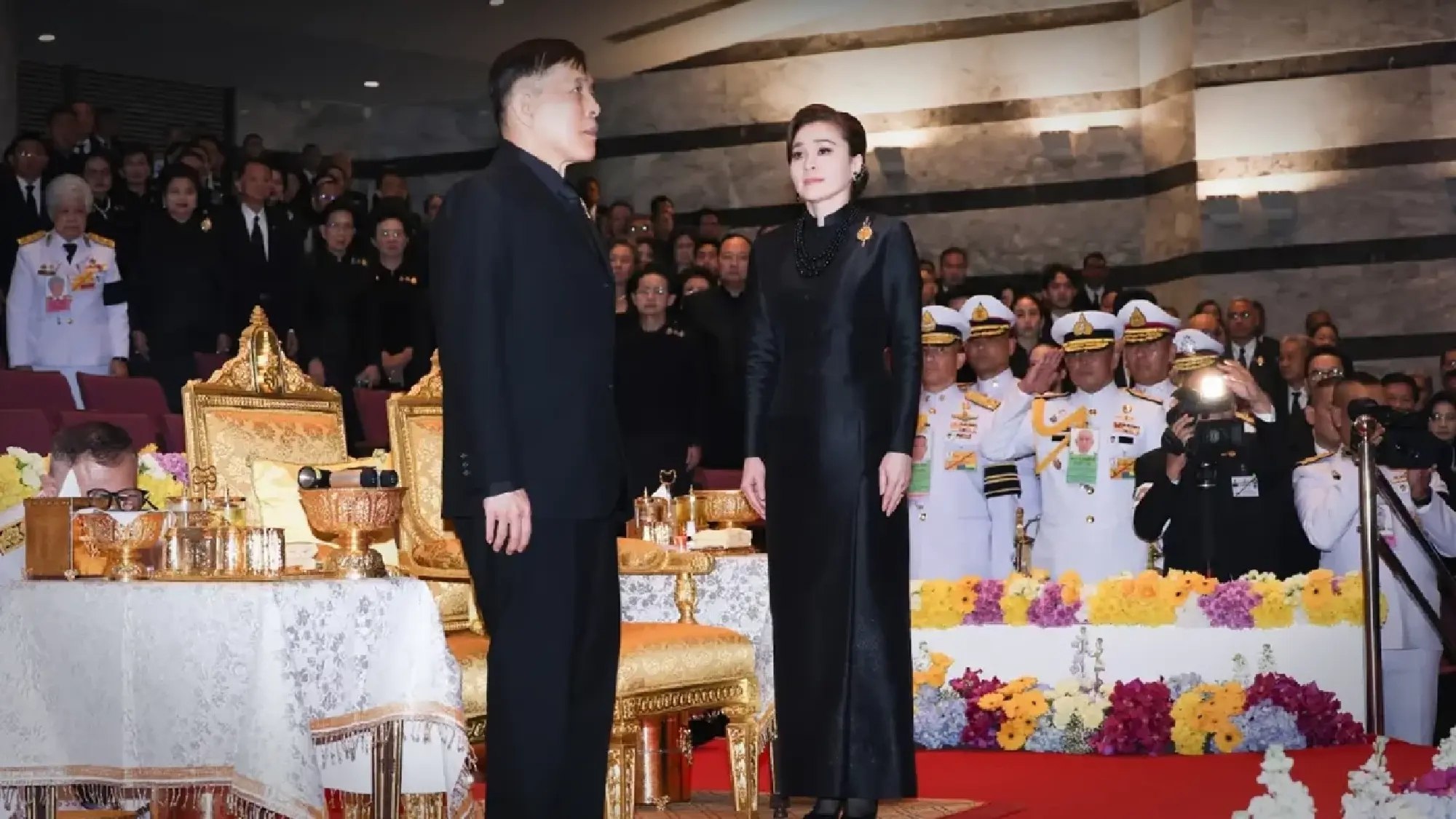 Королевский визит на премьеру кхона