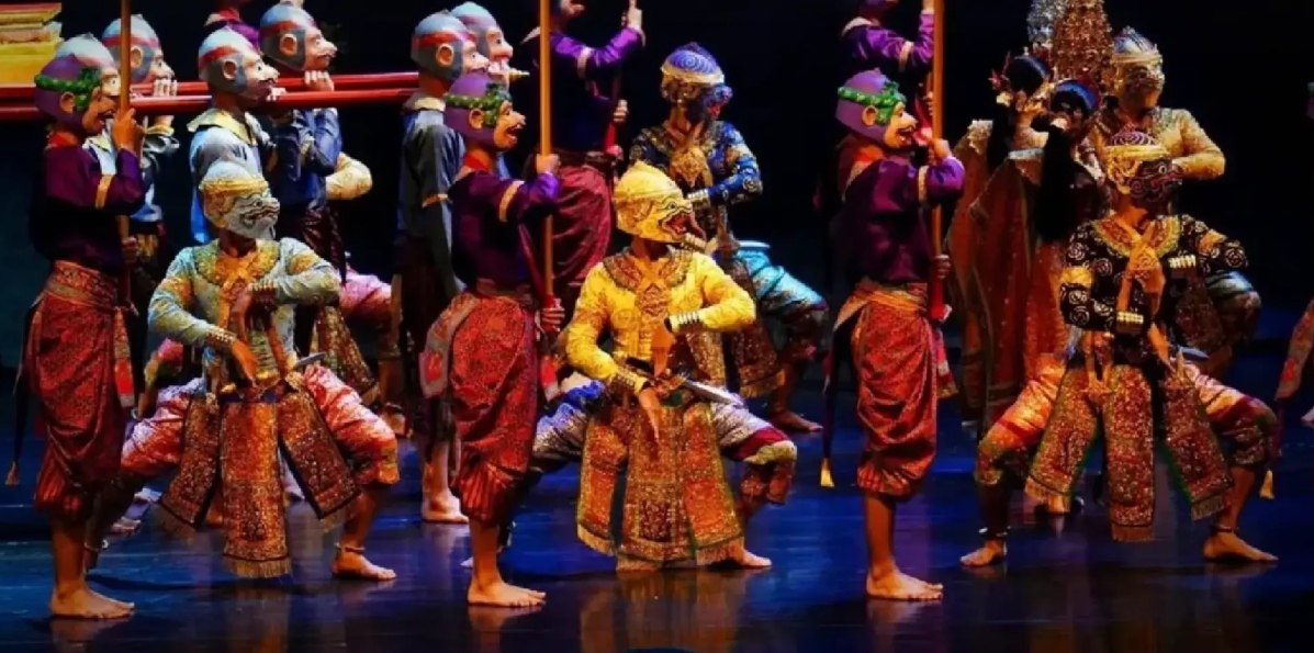 Королевский визит на премьеру кхона