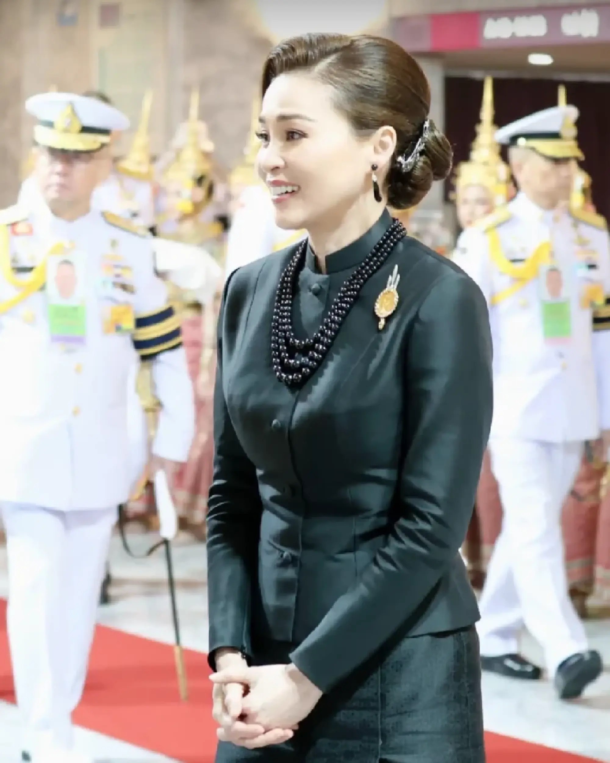 Королевский визит на премьеру кхона