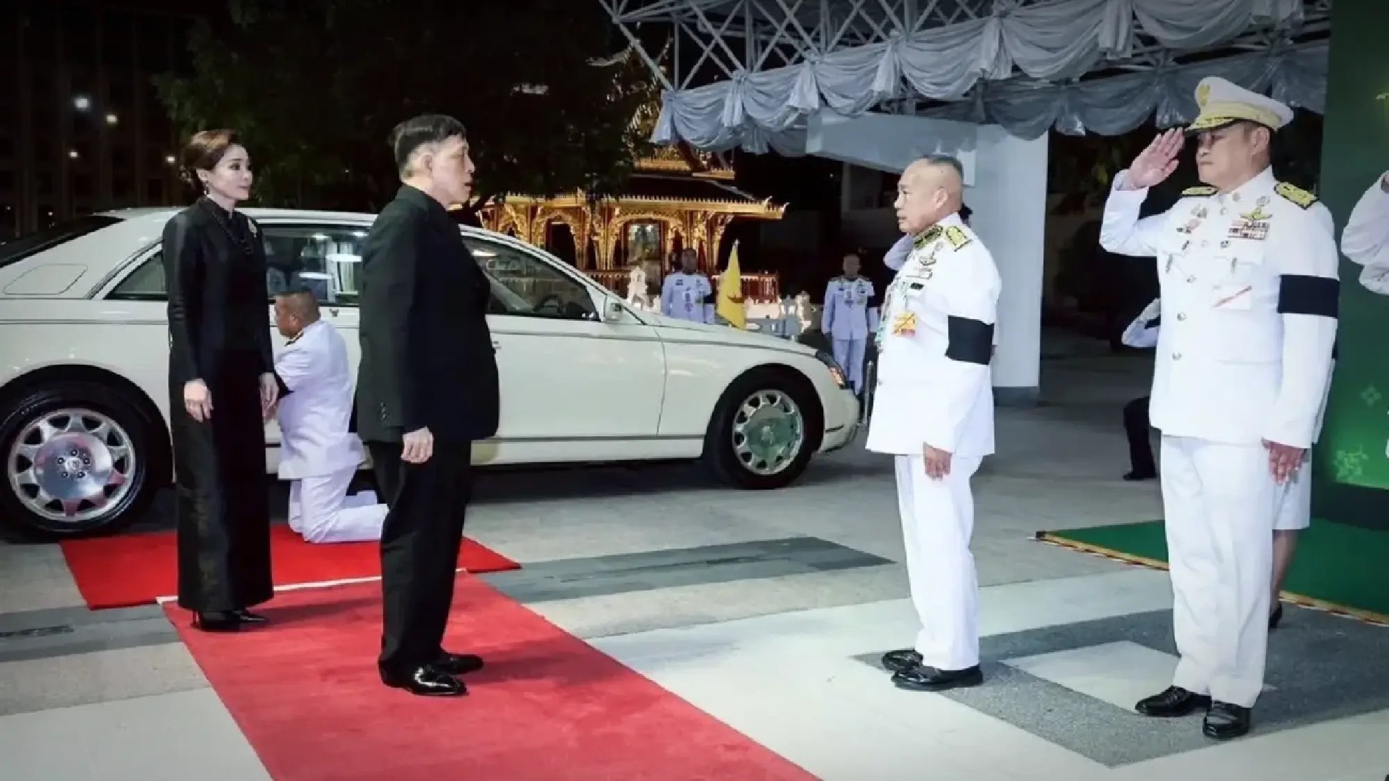 Королевский визит на премьеру кхона