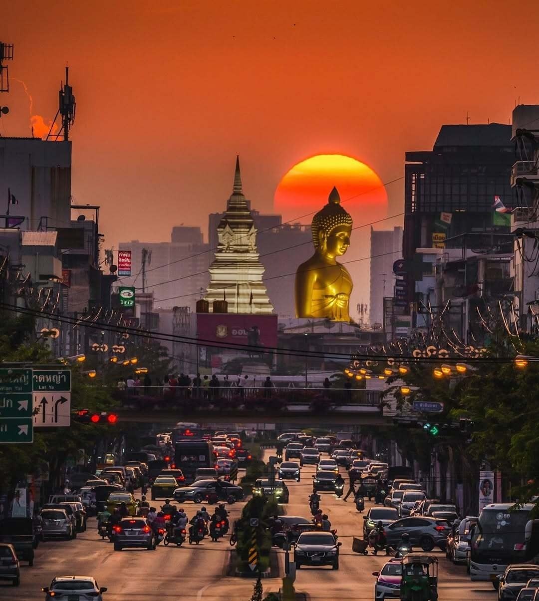 Гигантский Будда в Ват Пакнам