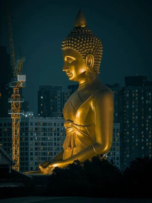 Гигантский Будда в Ват Пакнам